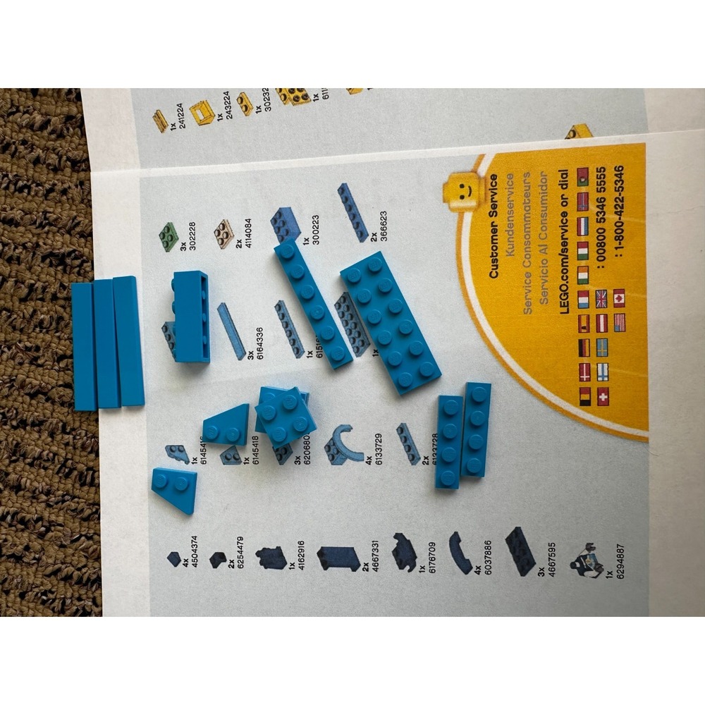 LEGO CITY: Racing Cars (60256) Retired Incomplete Set‎ - Picture 7 of 7